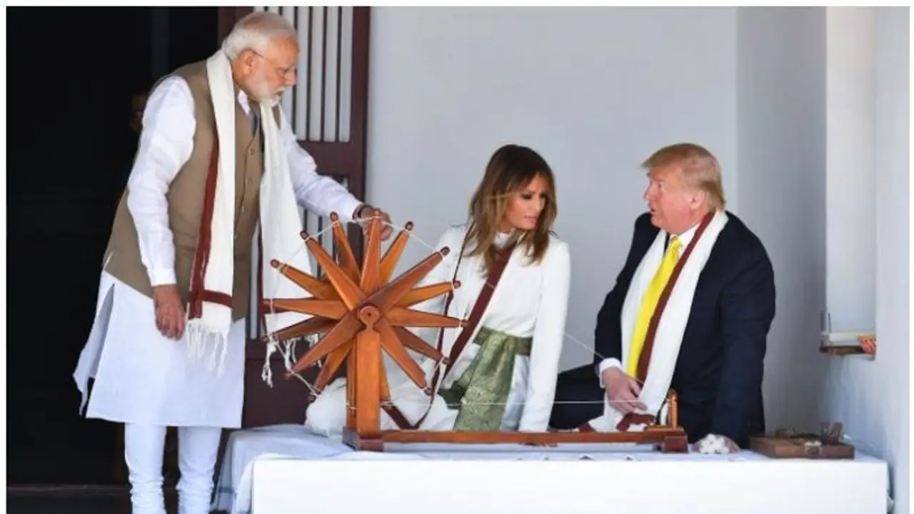 സബർമതി ആശ്രമത്തിലെ സന്ദർശകപുസ്തകത്തിൽ മോദിക്കായി ട്രംപ് എഴുതിയതെന്ത്? സബർമതി ആശ്രമത്തിലെ സന്ദർശകപുസ്തകത്തിൽ മോദിക്കായി ട്രംപ് എഴുതിയതെന്ത്?