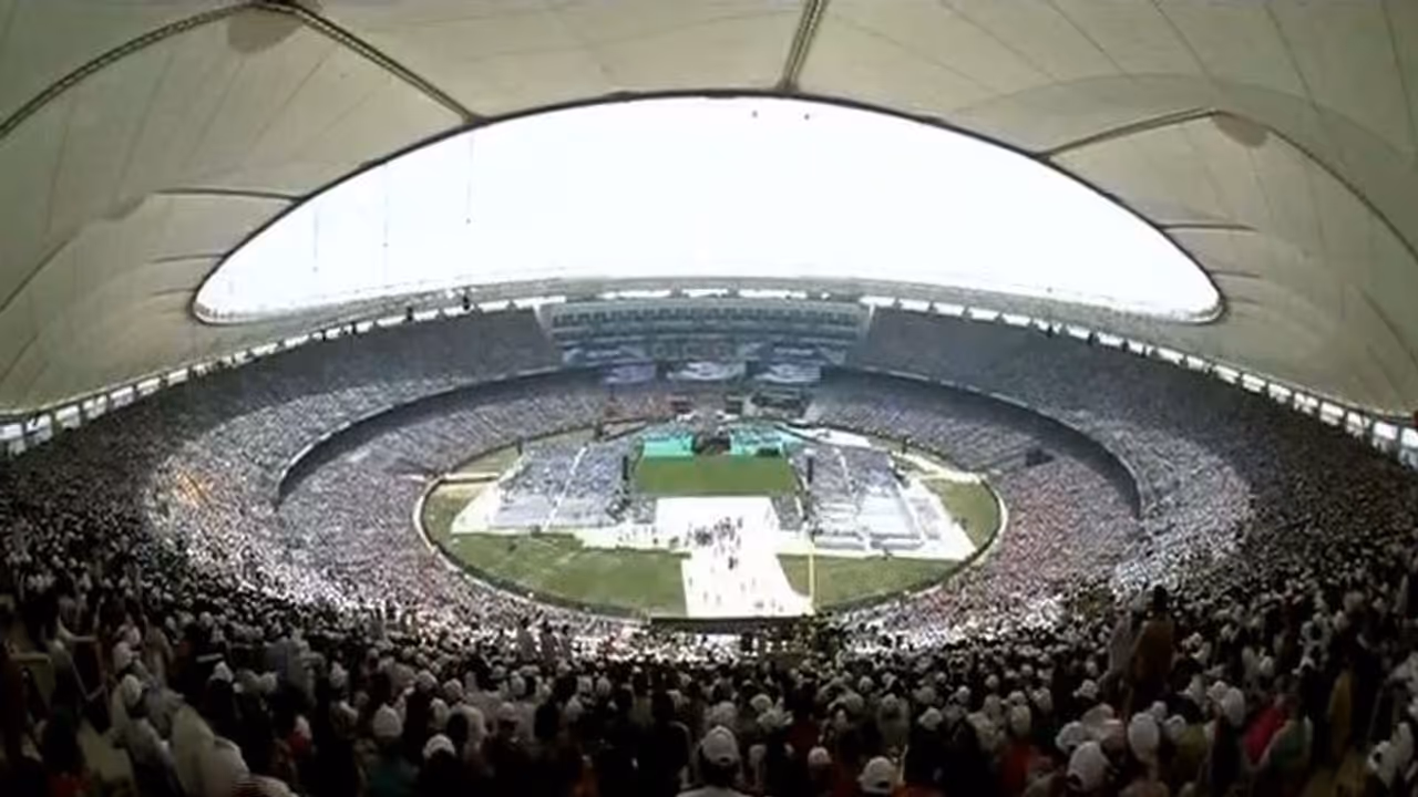 டெஸ்ட் போட்டிகளில் கவாஸ்வர் "10,000 ரன்களை" கடந்தது இங்கே தான்பா..! அதுமட்டுமா... உள்ளே பாருங்க..!