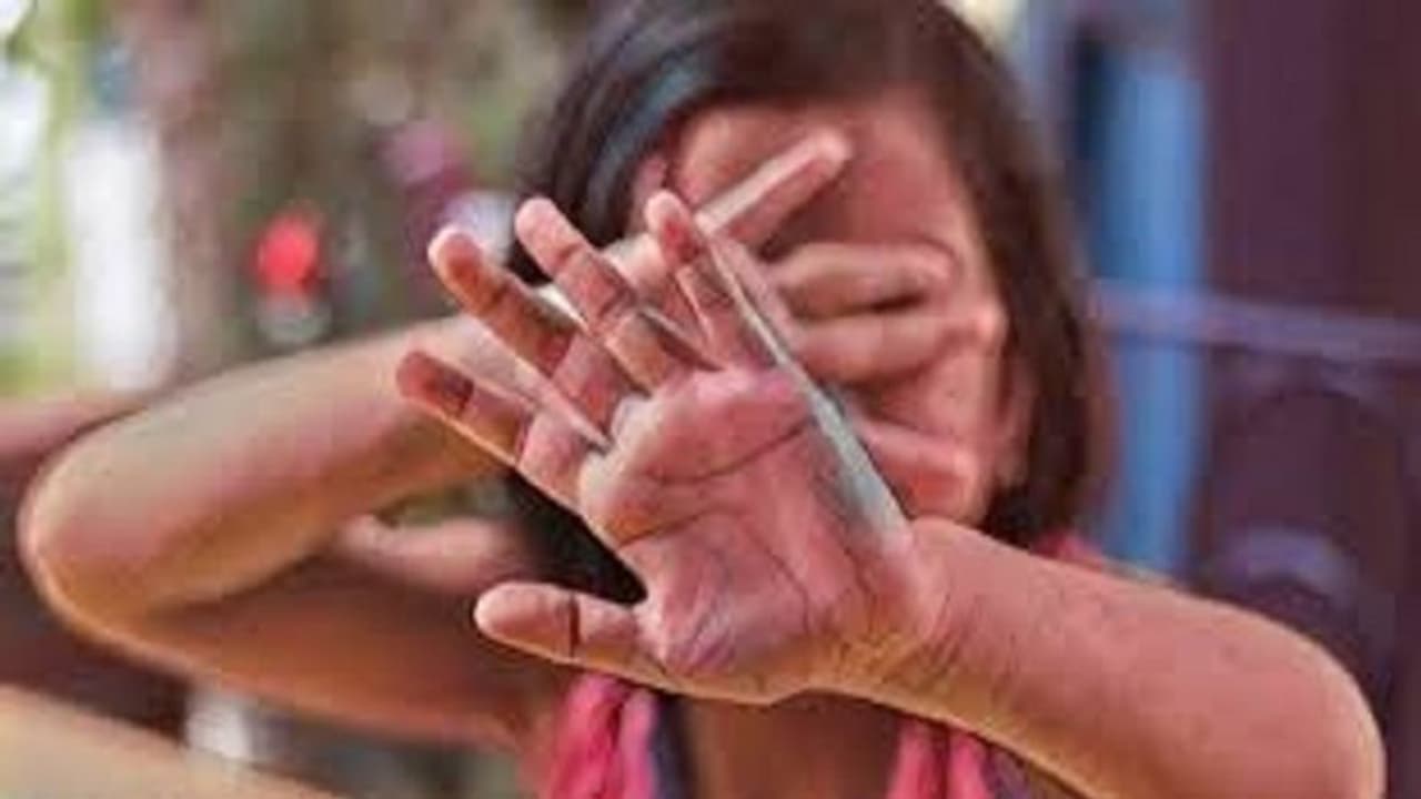 డబ్బు కోసం కన్న కొడుకును అమ్మిన కసాయి తండ్రి.. డబ్బు కోసం కన్న కొడుకును అమ్మిన కసాయి తండ్రి..