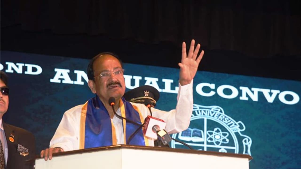 नायडू की युवाओं से अपील, 'नकारात्मकता छोड़े और हिंसा को कभी न दें बढ़ावा' नायडू की युवाओं से अपील, 'नकारात्मकता छोड़े और हिंसा को कभी न दें बढ़ावा'