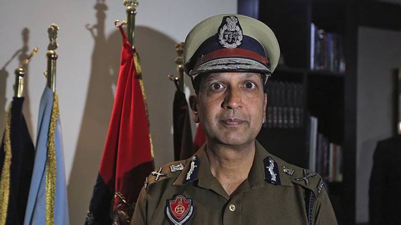 करतारपुर पर टिप्पणी को लेकर पंजाब के DGP को हटाने की मांग, AAP और SAD ने मांगा इस्तीफा करतारपुर पर टिप्पणी को लेकर पंजाब के DGP को हटाने की मांग, AAP और SAD ने मांगा इस्तीफा