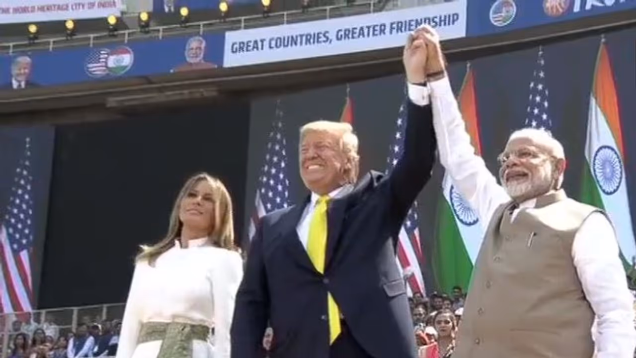 ట్రంప్ ఉచ్ఛారణలో తప్పులు: ఆడుకుంటున్న నెటిజన్లు ట్రంప్ ఉచ్ఛారణలో తప్పులు: ఆడుకుంటున్న నెటిజన్లు