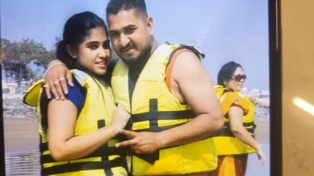 মায়ের উদ্দাম জীবনযাপন গ্রাস করেছিল মেয়েকে,রিয়াও ছিল রমার মতো মায়ের উদ্দাম জীবনযাপন গ্রাস করেছিল মেয়েকে,রিয়াও ছিল রমার মতো