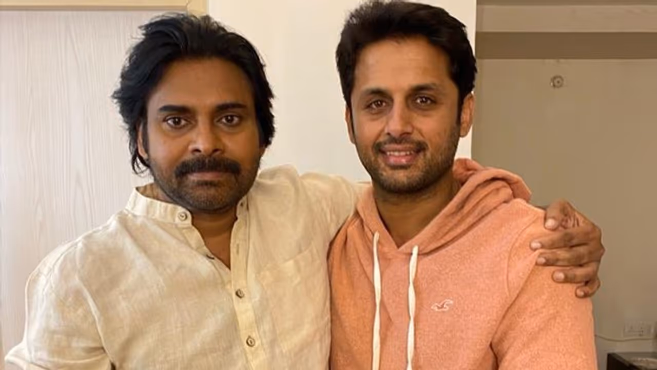 పవన్ కళ్యాణ్ ని కలిసిన నితిన్, భీష్మ డైరెక్టర్.. దిల్ రాజు వల్లే(ఫోటోస్) పవన్ కళ్యాణ్ ని కలిసిన నితిన్, భీష్మ డైరెక్టర్.. దిల్ రాజు వల్లే(ఫోటోస్)