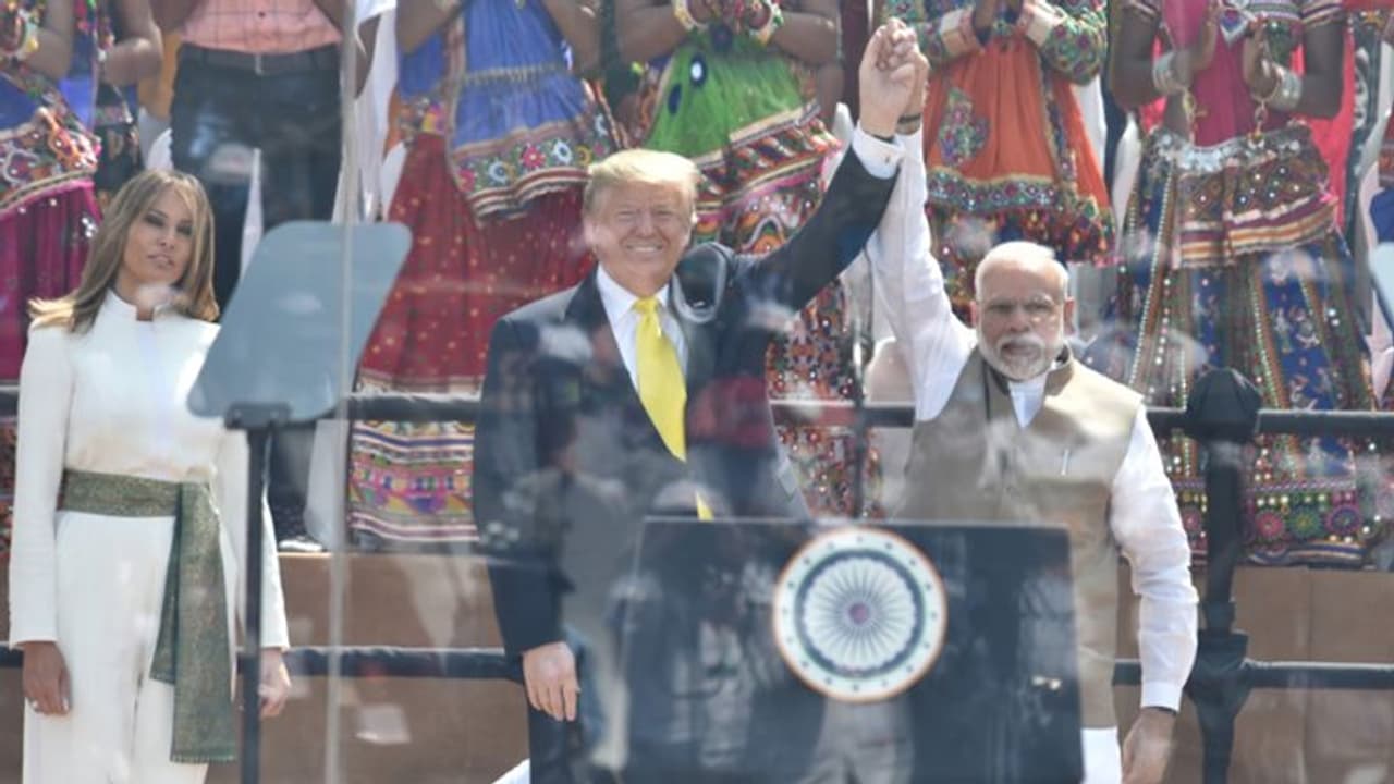 भारत, अमेरिका के बीच चल रही है एक ‘शानदार’ ट्रेड डील, ट्रंप ने मोदी सरकार की तारीफ की भारत, अमेरिका के बीच चल रही है एक ‘शानदार’ ट्रेड डील, ट्रंप ने मोदी सरकार की तारीफ की