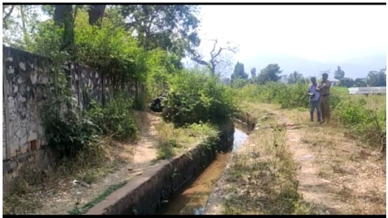 മദ്യത്തിന്റെ പൈസയെ ചൊല്ലി തര്ക്കം, വൃദ്ധനെ കൊന്ന് ചാക്കിലാക്കി തള്ളി; യുവാക്കള് അറസ്റ്റില് മദ്യത്തിന്റെ പൈസയെ ചൊല്ലി തര്ക്കം, വൃദ്ധനെ കൊന്ന് ചാക്കിലാക്കി തള്ളി; യുവാക്കള് അറസ്റ്റില്