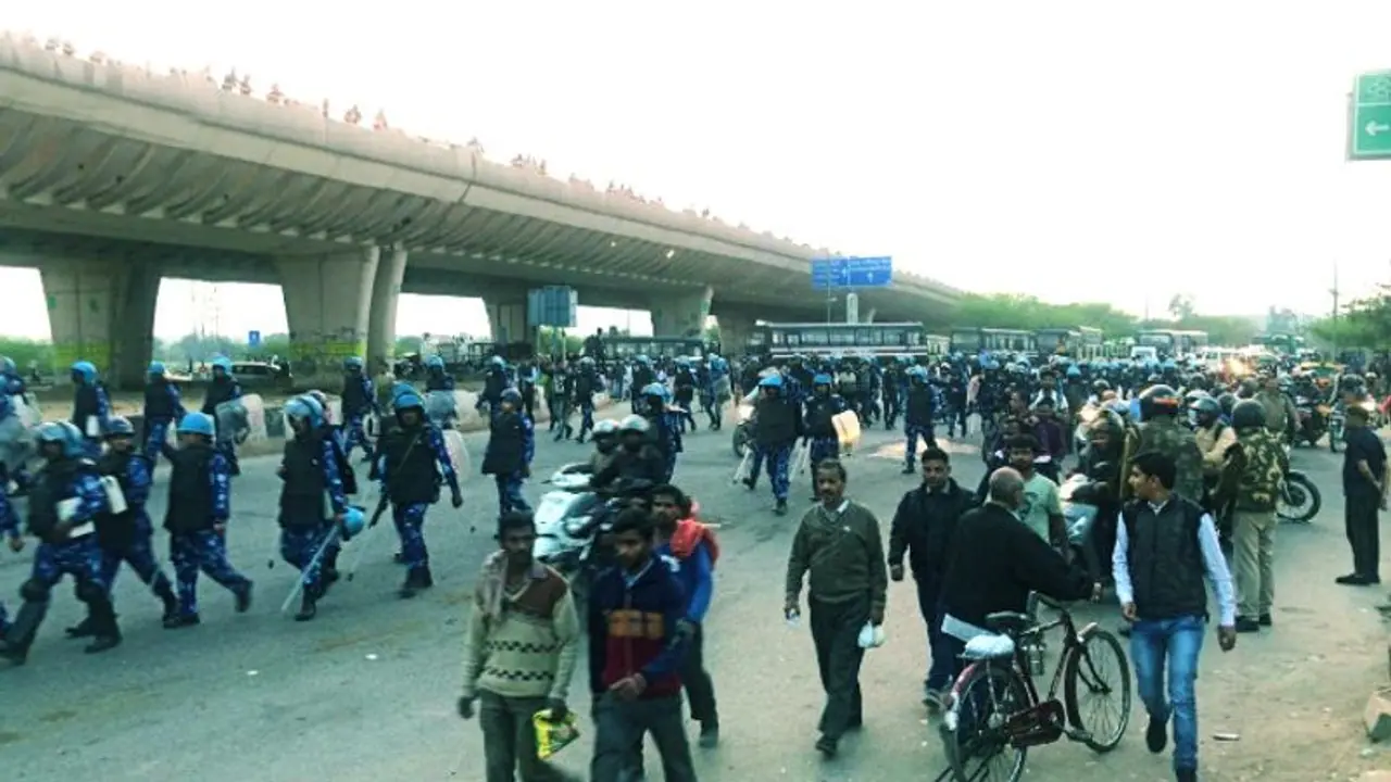 সিএএ সংঘর্ষে মৃতের সংখ্যা বেড়ে দাঁড়ালো ২, রাজধানীর রাস্তায় নামল আধাসেনা সিএএ সংঘর্ষে মৃতের সংখ্যা বেড়ে দাঁড়ালো ২, রাজধানীর রাস্তায় নামল আধাসেনা