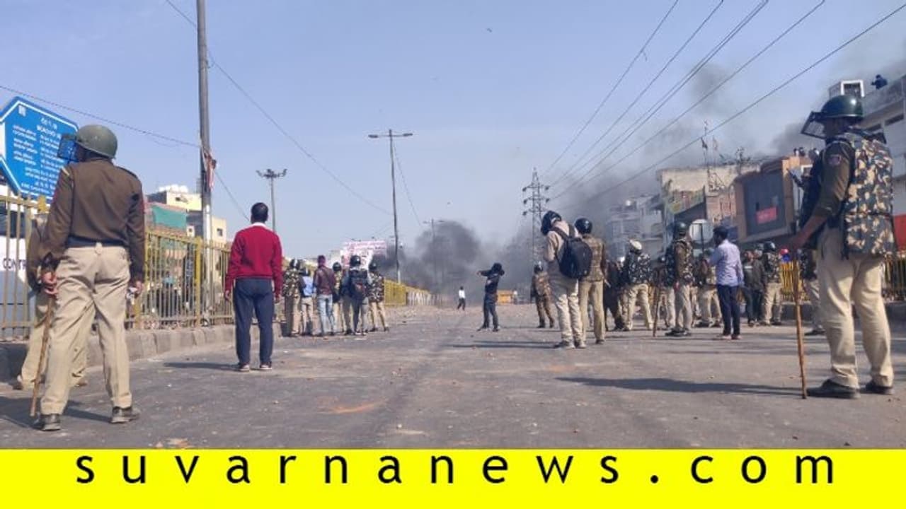 ಟ್ರಂಪ್ ಭೇಟಿ ವೇಳೆ ದಿಲ್ಲಿಯಲ್ಲಿ ಹಿಂಸೆ, ಪೊಲಿಸ್ ಪೇದೆ ಸೇರಿ 4 ಸಾವು!