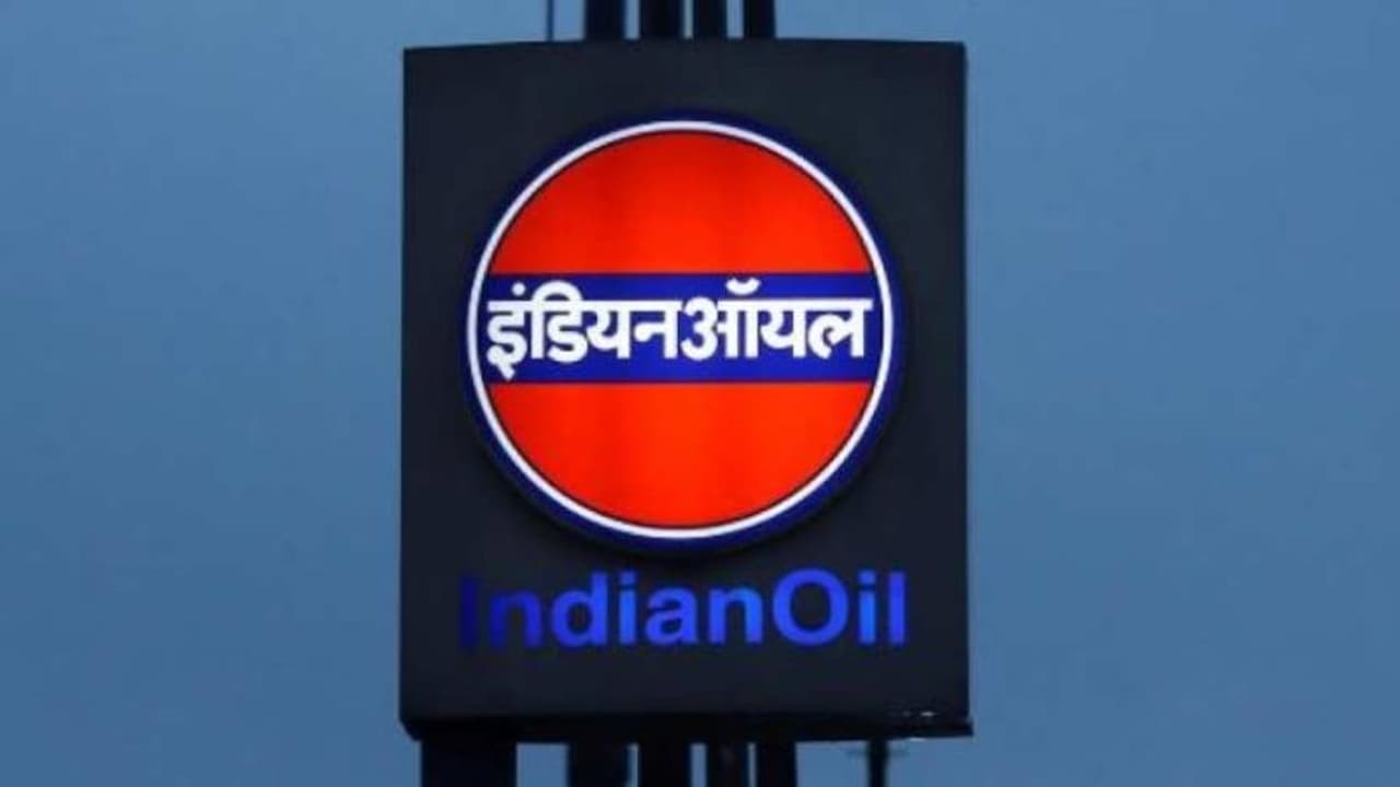 എല്ലാ ജില്ലകളിലും ഇലക്ട്രിക് ചാര്ജ്ജിംഗ് കേന്ദ്രങ്ങള്, 200 സിഎന്ജി സ്റ്റേഷനുകള്: വന് പദ്ധതിയുമായി ഐഒസി എല്ലാ ജില്ലകളിലും ഇലക്ട്രിക് ചാര്ജ്ജിംഗ് കേന്ദ്രങ്ങള്, 200 സിഎന്ജി സ്റ്റേഷനുകള്: വന് പദ്ധതിയുമായി ഐഒസി