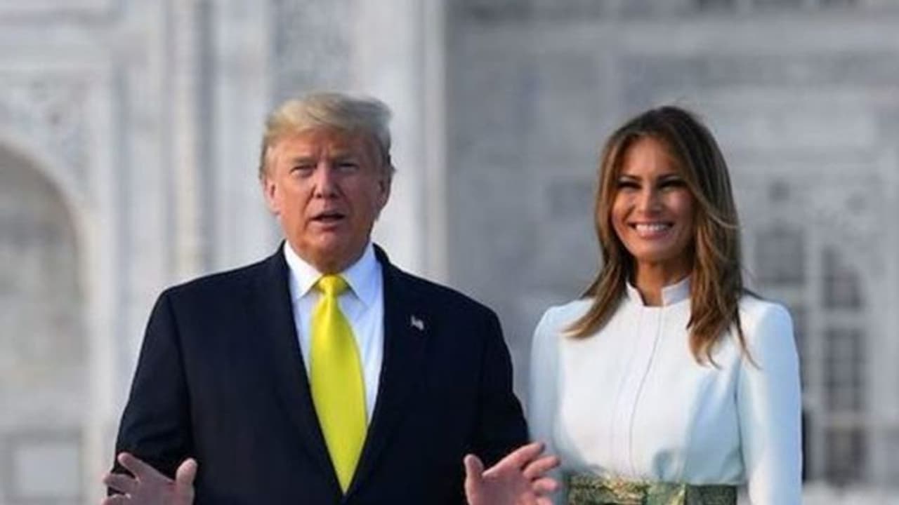 ట్రంప్ అమ్మాయిల పిచ్చి.... ప్రేమతో మార్చుకున్న మెలానియా ట్రంప్ అమ్మాయిల పిచ్చి.... ప్రేమతో మార్చుకున్న మెలానియా