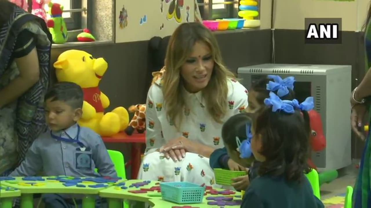 'இவ்வளவு சிறப்புகளா'..? அரசு பள்ளியை பார்த்து அசந்து போன டிரம்ப் மனைவி..! 'இவ்வளவு சிறப்புகளா'..? அரசு பள்ளியை பார்த்து அசந்து போன டிரம்ப் மனைவி..!