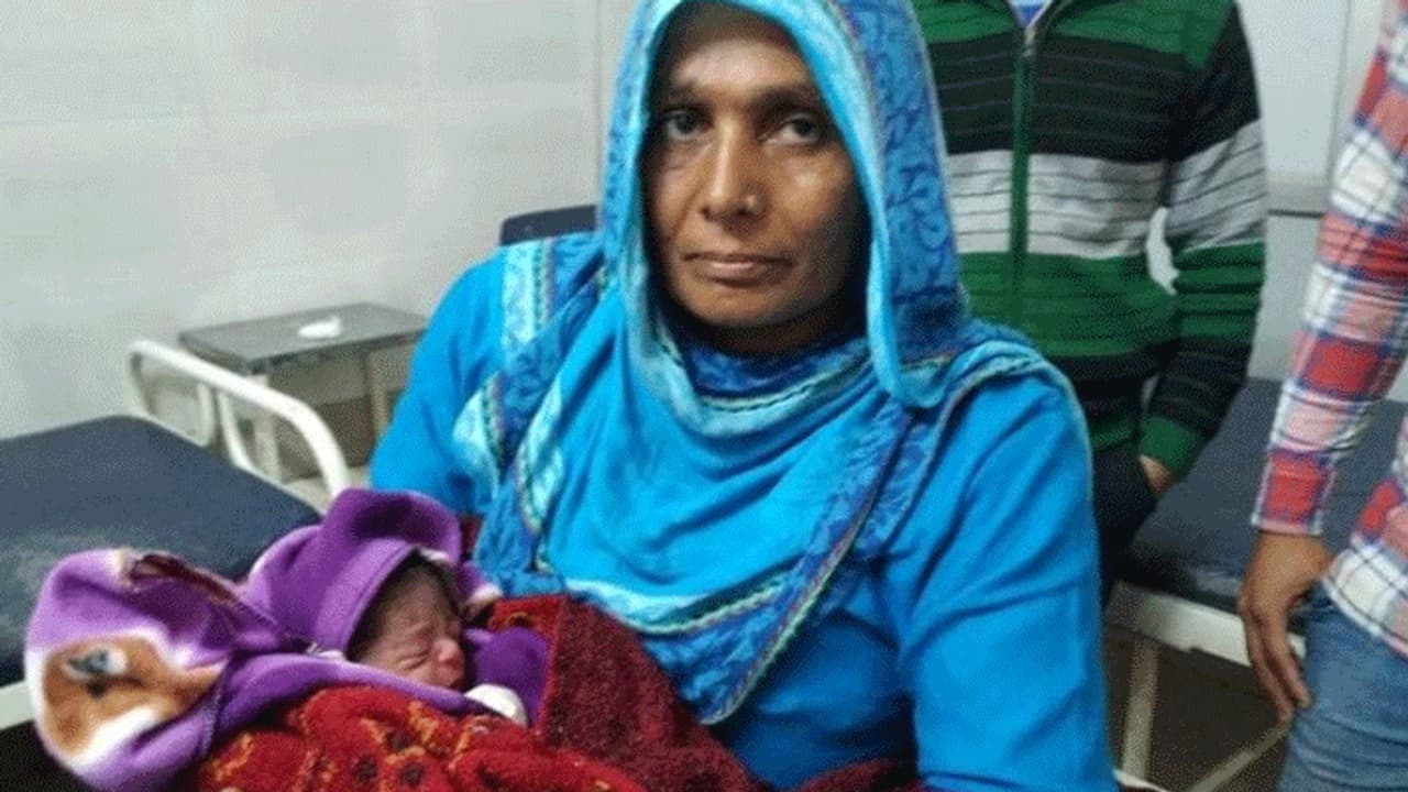 हैरत में डॉक्टर..22 साल की महिला ने एक साथ 3 बच्चों को दिया जन्म, दादी ने कहा एक मांगा था..तीन आ गए हैरत में डॉक्टर..22 साल की महिला ने एक साथ 3 बच्चों को दिया जन्म, दादी ने कहा एक मांगा था..तीन आ गए