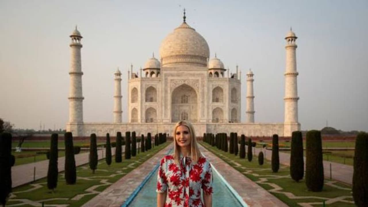 താജ്മഹലിന് മുന്നില് ഇവാങ്ക; പ്രൗഡിയും ഭംഗിയും പ്രചോദിപ്പിക്കുന്നുവെന്ന് കുറിപ്പ് താജ്മഹലിന് മുന്നില് ഇവാങ്ക; പ്രൗഡിയും ഭംഗിയും പ്രചോദിപ്പിക്കുന്നുവെന്ന് കുറിപ്പ്