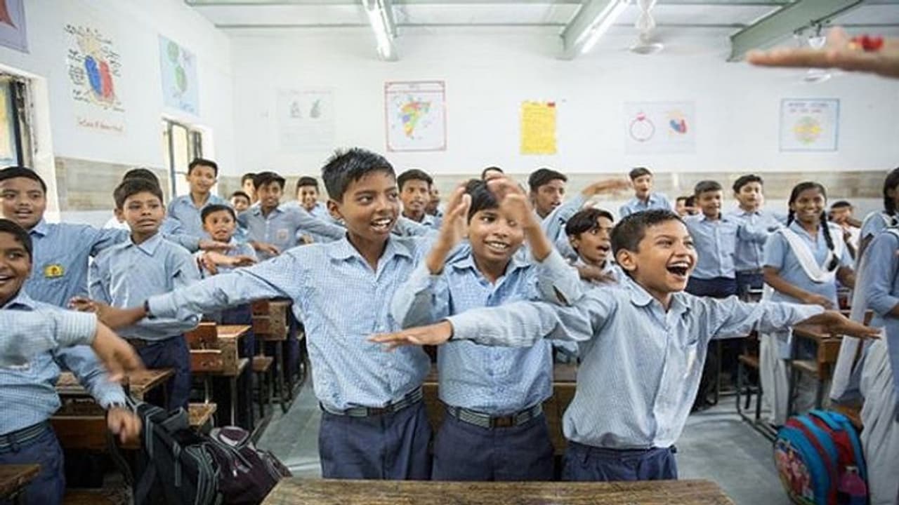 கொரோனாவால் அரசுப் பள்ளிகளில் சேர்ந்த 16 லட்சம் மாணவர்கள்... பள்ளிக்கல்வித்துறை தகவல்..! கொரோனாவால் அரசுப் பள்ளிகளில் சேர்ந்த 16 லட்சம் மாணவர்கள்... பள்ளிக்கல்வித்துறை தகவல்..!