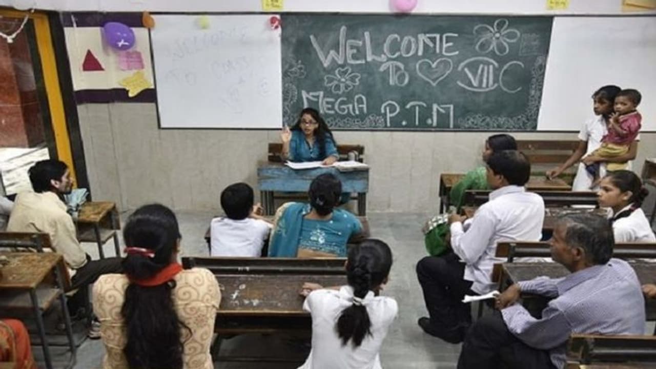 కరోనా ఎఫెక్ట్: బర్త్డే పార్టీ, స్కూల్ మూసివేత కరోనా ఎఫెక్ట్: బర్త్డే పార్టీ, స్కూల్ మూసివేత