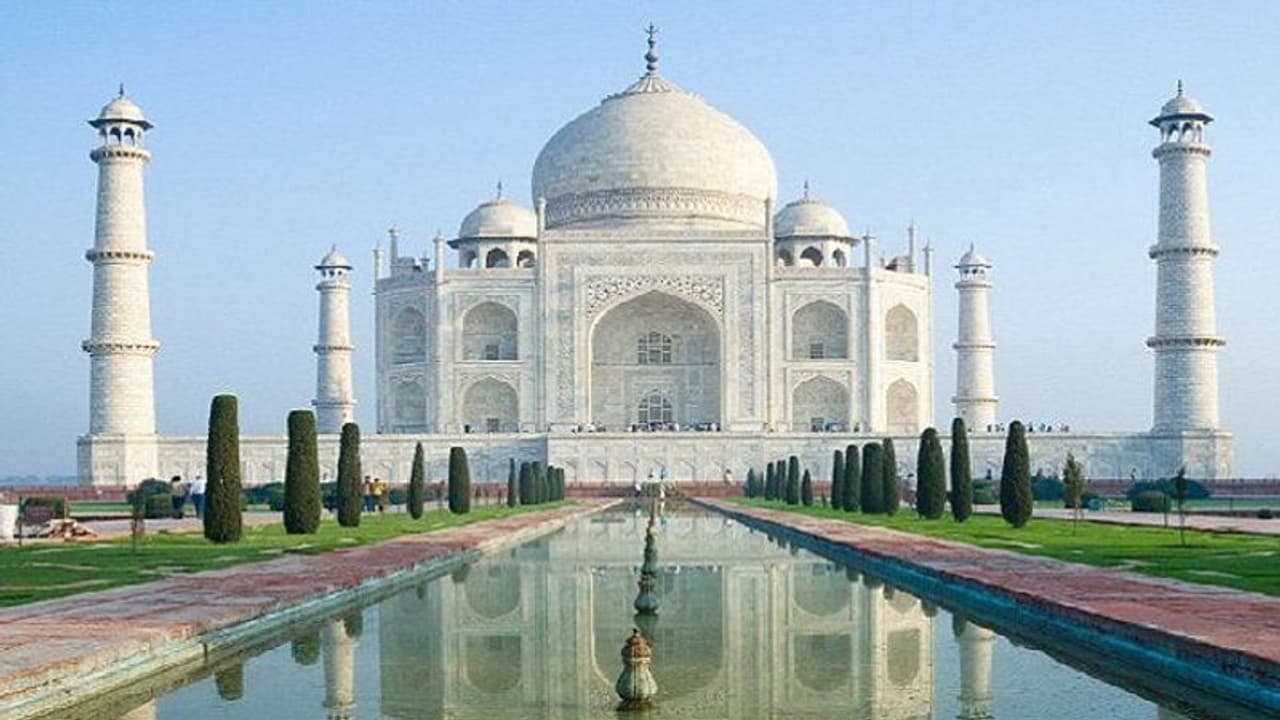 താജ്മഹലിന്റെ കാലപ്പഴക്കവും തെറ്റായ ചരിത്രവും തിരുത്തണമെന്ന് ഹർജി: സുപ്രീം കോടതി സ്വീകരിച്ചില്ല താജ്മഹലിന്റെ കാലപ്പഴക്കവും തെറ്റായ ചരിത്രവും തിരുത്തണമെന്ന് ഹർജി: സുപ്രീം കോടതി സ്വീകരിച്ചില്ല