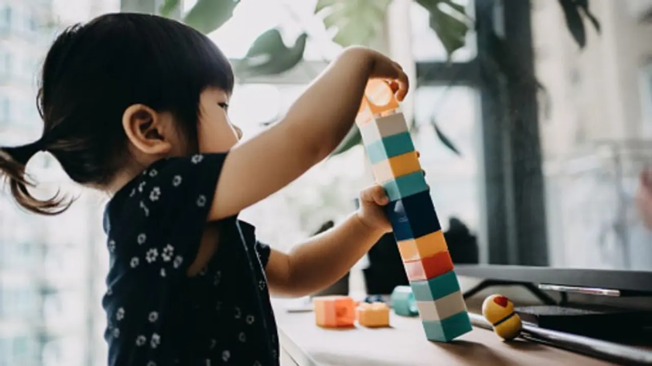 সন্তানকে প্লে স্কুলে পাঠানোর আগে, এই বিষয়গুলি অবশ্যই মাথায় রাখুন সন্তানকে প্লে স্কুলে পাঠানোর আগে, এই বিষয়গুলি অবশ্যই মাথায় রাখুন