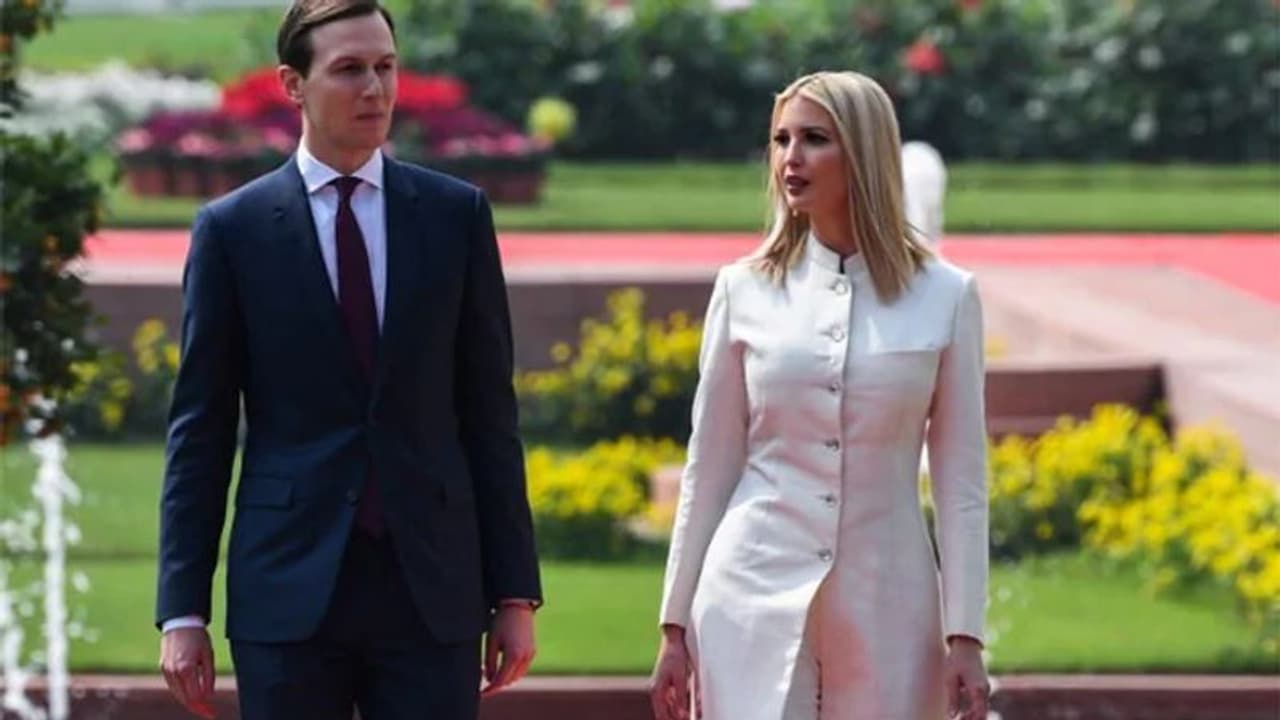 తెల్లటి షెర్వాణీలో.. ఇండియన్ లుక్తో కట్టిపడేసిన ఇవాంక: ఆ డిజైన్ 20 ఏళ్లనాటిది తెల్లటి షెర్వాణీలో.. ఇండియన్ లుక్తో కట్టిపడేసిన ఇవాంక: ఆ డిజైన్ 20 ఏళ్లనాటిది