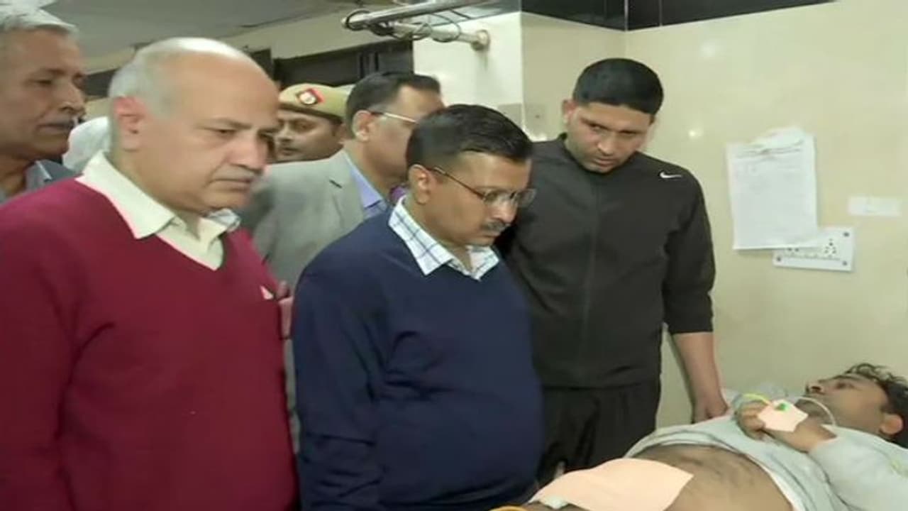 ভোট মুখর পঞ্জাবে কেজরিওয়ালের নামে দায়ের মামলা, নেপথ্যে কী রহস্য ভোট মুখর পঞ্জাবে কেজরিওয়ালের নামে দায়ের মামলা, নেপথ্যে কী রহস্য