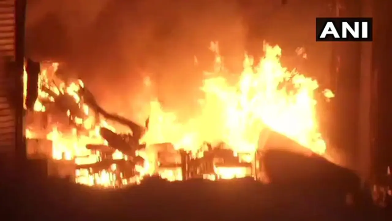 సీఏఏ ఆందోళనలు: రగులుతున్న ఢిల్లీ, కనిపిస్తే కాల్చివేత ఉత్తర్వులు సీఏఏ ఆందోళనలు: రగులుతున్న ఢిల్లీ, కనిపిస్తే కాల్చివేత ఉత్తర్వులు