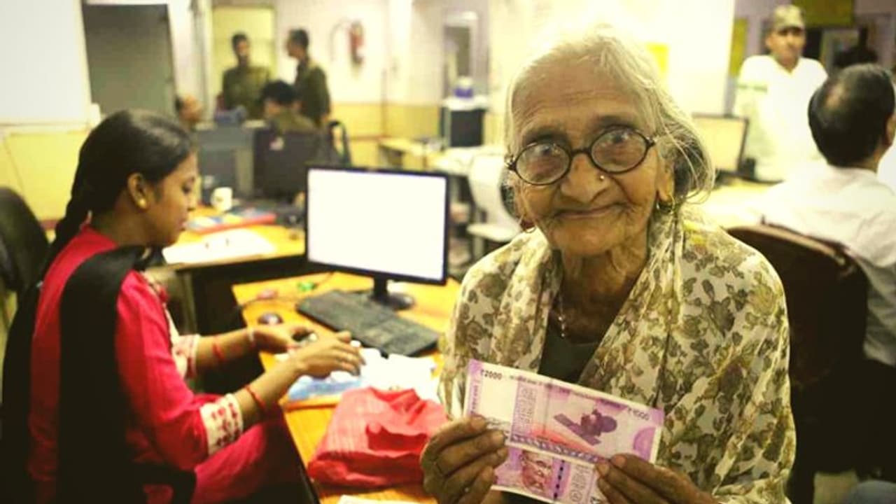 श्रम मंत्रालय ने ‘पेंशन कम्युटेशन’ की सुविधा बहाल की, 6.3 लाख पेंशनभोगियों को होगा फायदा श्रम मंत्रालय ने ‘पेंशन कम्युटेशन’ की सुविधा बहाल की, 6.3 लाख पेंशनभोगियों को होगा फायदा