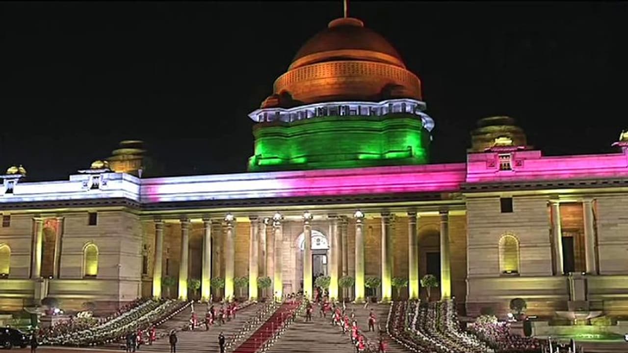 অতিথি তালিকা তৈরি করতে ঘাম ঝরছে রাষ্ট্রপতি ভবনের, স্বাধীনতা দিবসের অনুষ্ঠানেও করোনার ছায়া অতিথি তালিকা তৈরি করতে ঘাম ঝরছে রাষ্ট্রপতি ভবনের, স্বাধীনতা দিবসের অনুষ্ঠানেও করোনার ছায়া