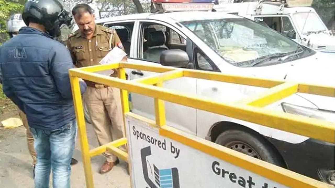 दिल्ली में हिंसा; नोएडा में रेड अलर्ट जारी, दिल्ली को जोड़ने वाले सभी मार्गों पर की गई बैरिकैडिंग दिल्ली में हिंसा; नोएडा में रेड अलर्ट जारी, दिल्ली को जोड़ने वाले सभी मार्गों पर की गई बैरिकैडिंग