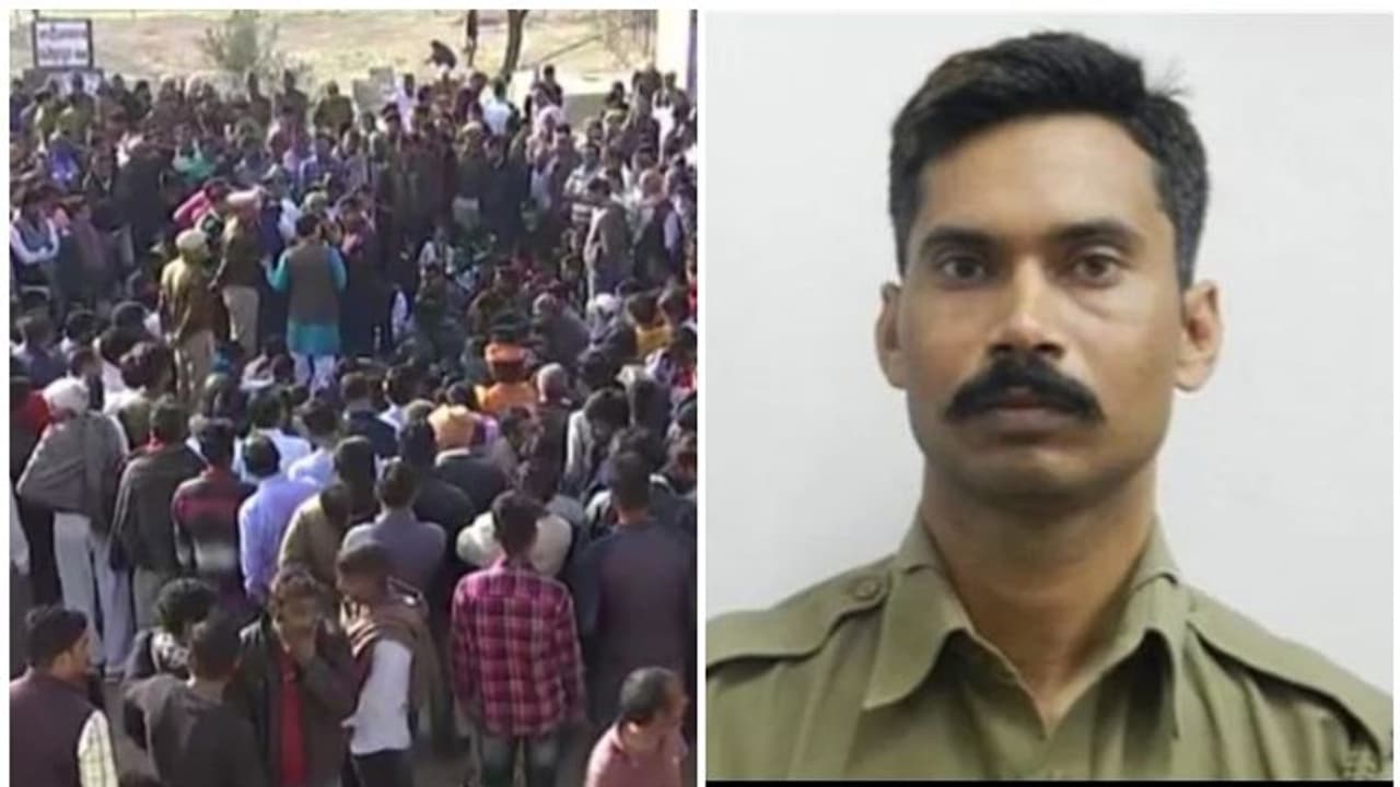 'രക്തസാക്ഷി പദവി തരൂ', ദില്ലിയിൽ കൊല്ലപ്പെട്ട പൊലീസുകാരന്റെ ബന്ധുക്കളുടെ പ്രതിഷേധം 'രക്തസാക്ഷി പദവി തരൂ', ദില്ലിയിൽ കൊല്ലപ്പെട്ട പൊലീസുകാരന്റെ ബന്ധുക്കളുടെ പ്രതിഷേധം