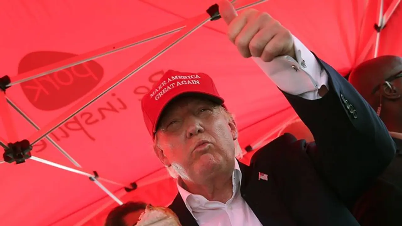 கொரோனா வைரஸால் அச்சம்... தனது முகத்தைக்கூட தொட்டுப்பார்க்க நடுங்கும் ட்ரம்ப்..! கொரோனா வைரஸால் அச்சம்... தனது முகத்தைக்கூட தொட்டுப்பார்க்க நடுங்கும் ட்ரம்ப்..!