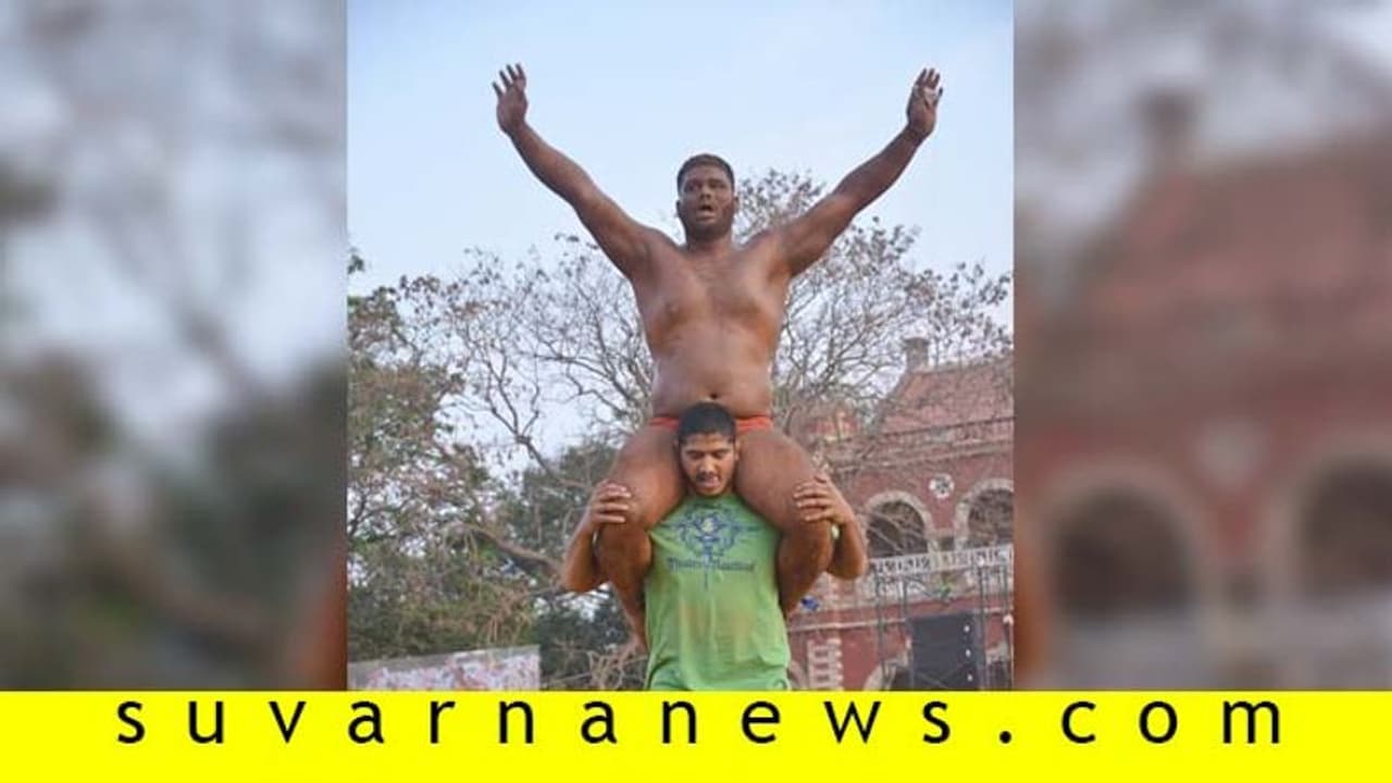 ಧಾರವಾಡದಲ್ಲಿ ಗಮನ ಸೆಳೆದ ಜಗಜಟ್ಟಿ ಕುಸ್ತಿ ಕಾಳಗ: ಸಂಗಮೇಶಗೆ ಕರ್ನಾಟಕ ಕೇಸರಿ ಗರಿ