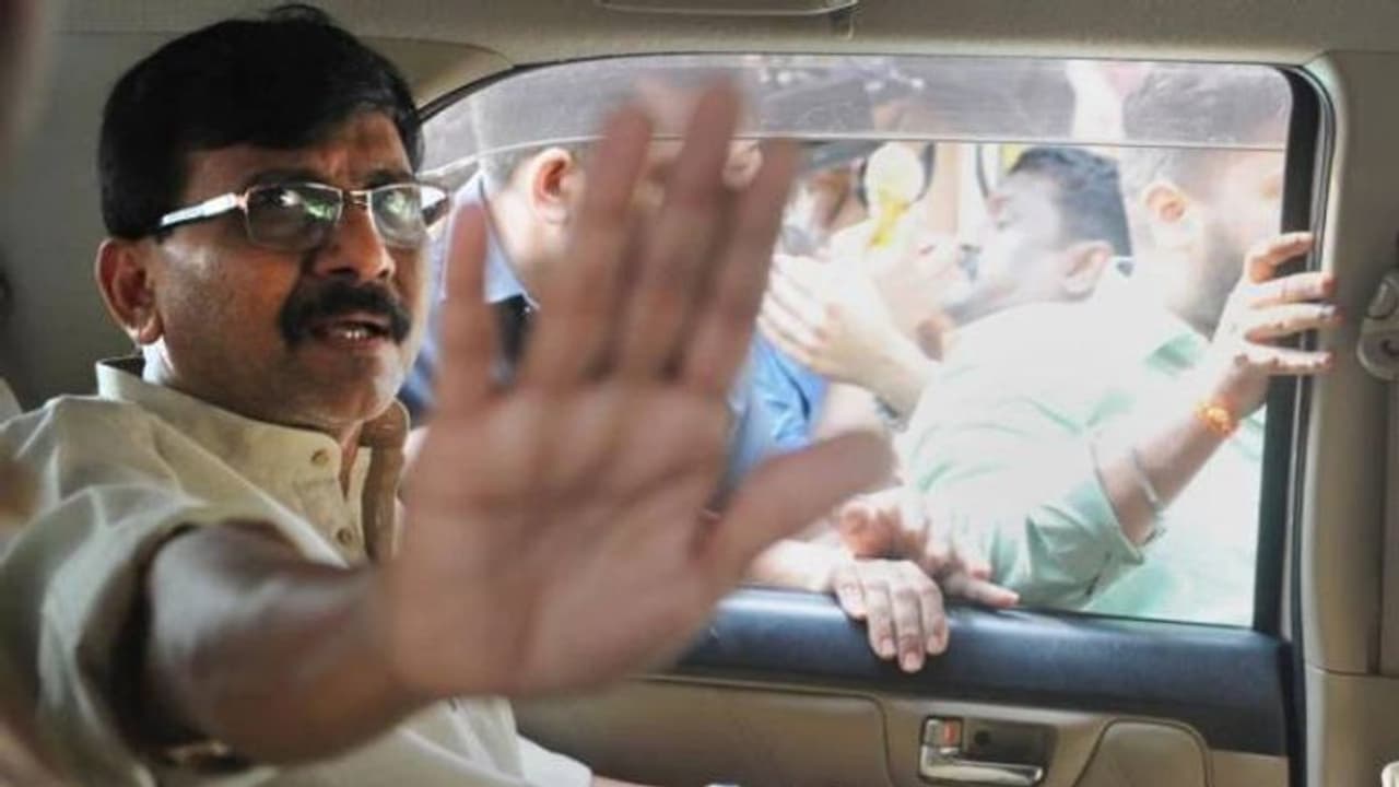 അഹമ്മദാബാദില് നമസ്തേയും ദില്ലിയില് വെടിവയ്പ്പും; കലാപം നിയന്ത്രിക്കാത്തതില് ബിജെപിയെ വിമര്ശിച്ച് ശിവസേന അഹമ്മദാബാദില് നമസ്തേയും ദില്ലിയില് വെടിവയ്പ്പും; കലാപം നിയന്ത്രിക്കാത്തതില് ബിജെപിയെ വിമര്ശിച്ച് ശിവസേന