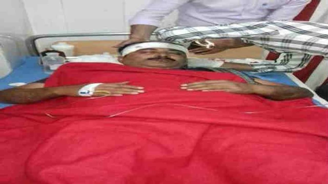 सड़क निर्माण करवा रहे JDU नेता पर दिनदहाड़े हमला, हालत गंभीर; इलाज के लिए पटना रेफर सड़क निर्माण करवा रहे JDU नेता पर दिनदहाड़े हमला, हालत गंभीर; इलाज के लिए पटना रेफर