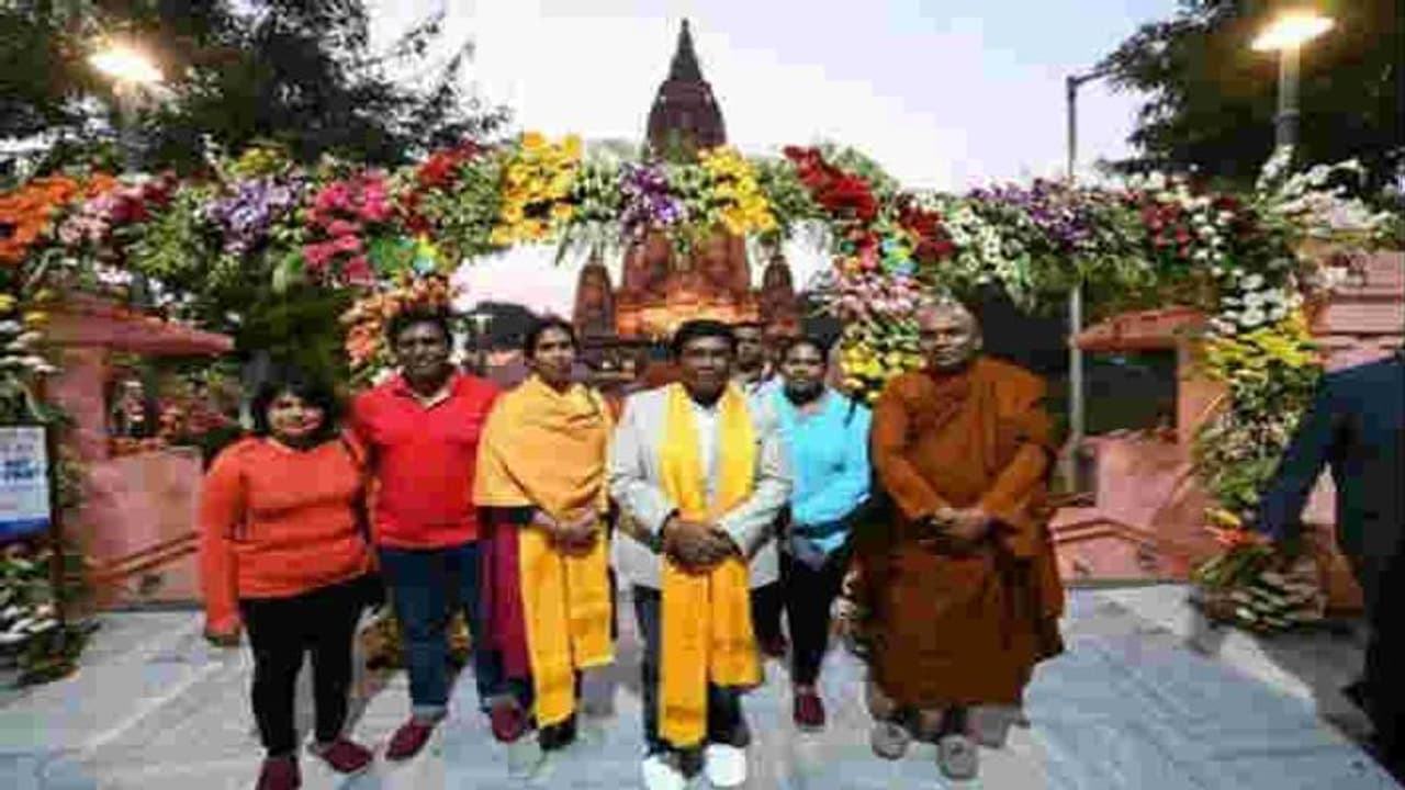 मॉरीशस के राष्ट्रपति पिंडदान करने सपरिवार पहुंचे गया, बोले बिहार यूपी से खून का रिश्ता मॉरीशस के राष्ट्रपति पिंडदान करने सपरिवार पहुंचे गया, बोले बिहार यूपी से खून का रिश्ता