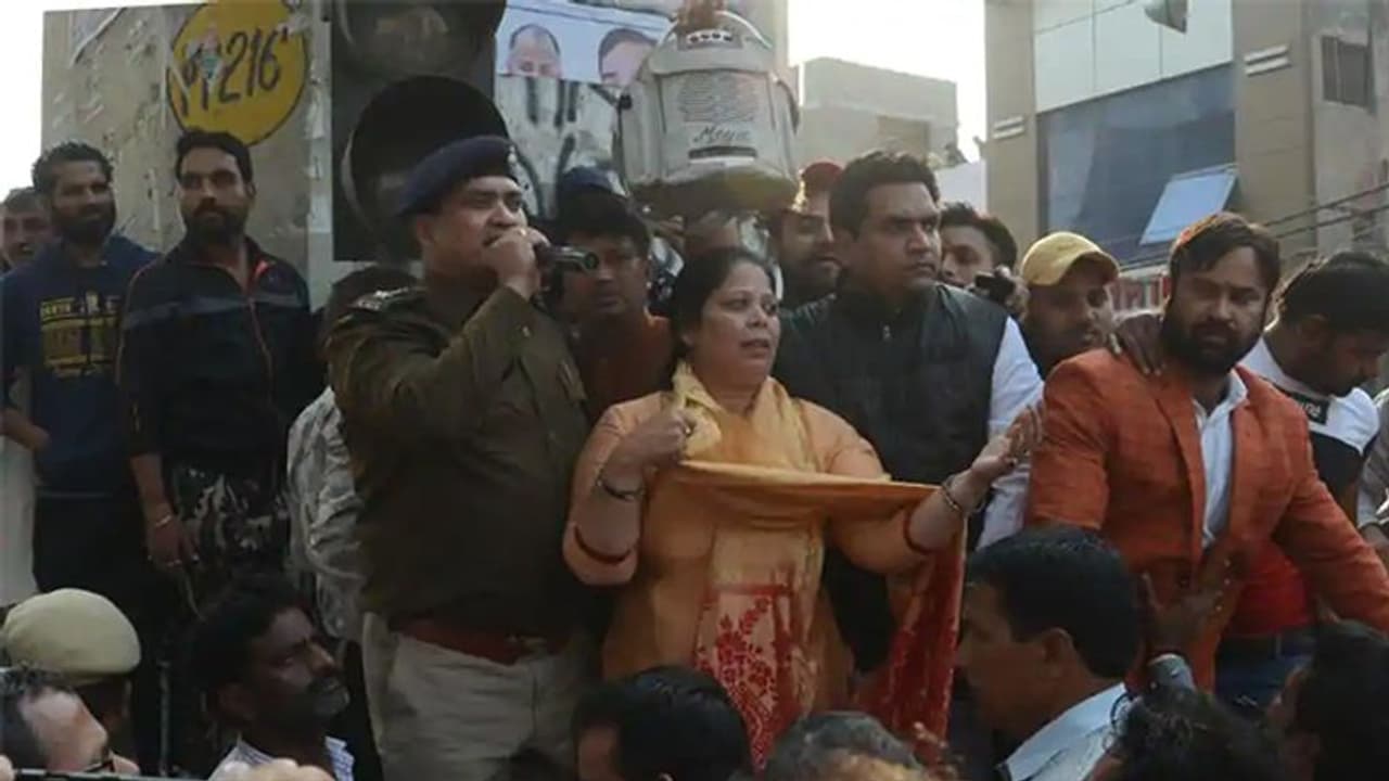 Delhi violence: BJP leader Kapil Mishra's speech played in high court; next hearing at 2:30pm Delhi violence: BJP leader Kapil Mishra's speech played in high court; next hearing at 2:30pm