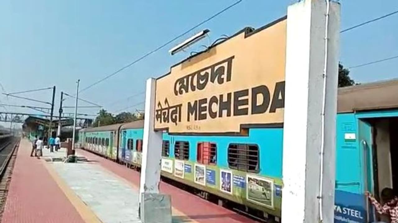 ট্রেনে ট্রাভেল ব্যাগে যুবকের দেহ, 'জরুরি ডাক' দিলেন সাফাইকর্মীরা