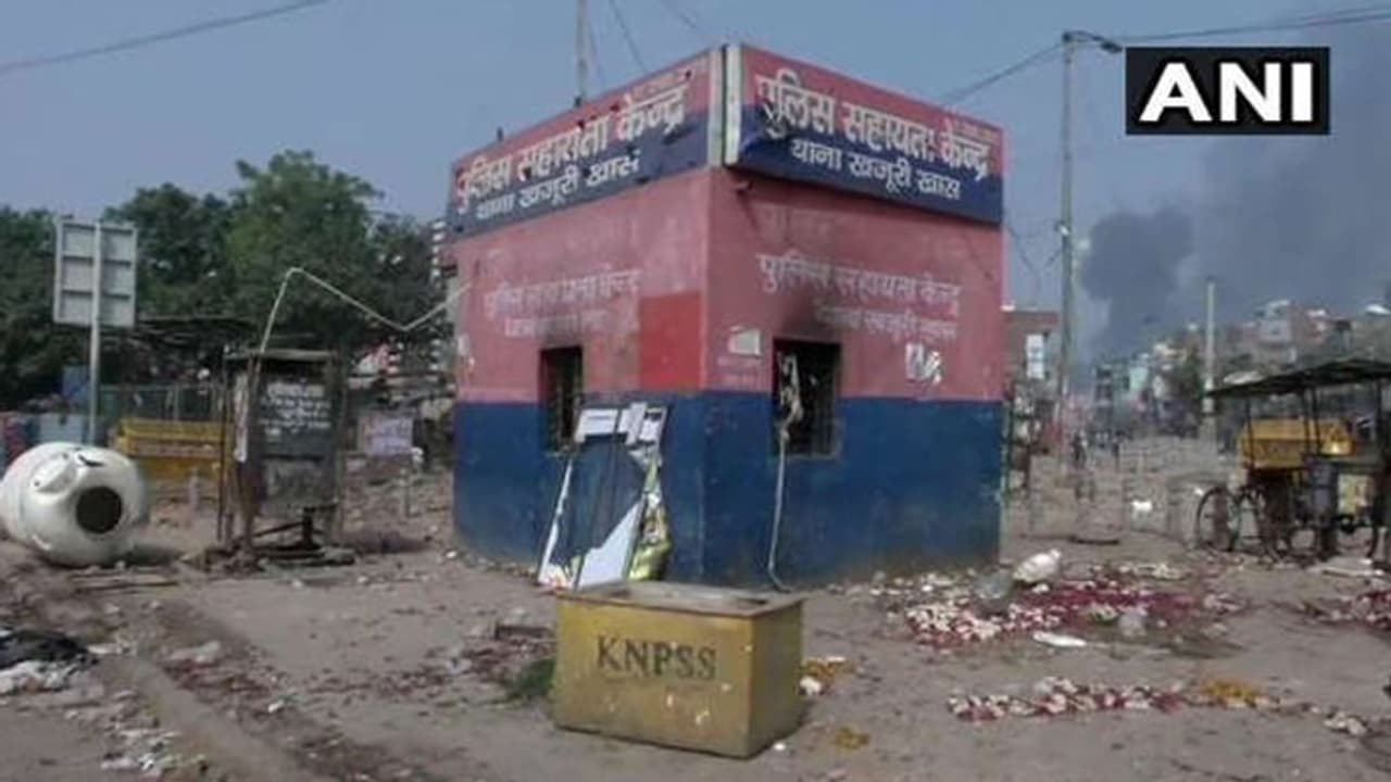 ദില്ലി കലാപത്തിനിടെ ഐബി ഉദ്യോഗസ്ഥന് കൊല്ലപ്പെട്ട നിലയില് ദില്ലി കലാപത്തിനിടെ ഐബി ഉദ്യോഗസ്ഥന് കൊല്ലപ്പെട്ട നിലയില്