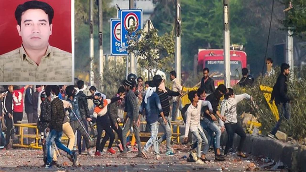 दिल्ली हिंसाः IB अफसर अंकित शर्मा की पोस्टमार्टम से खुलासा, चाकुओं से गोदकर की गई हत्या दिल्ली हिंसाः IB अफसर अंकित शर्मा की पोस्टमार्टम से खुलासा, चाकुओं से गोदकर की गई हत्या