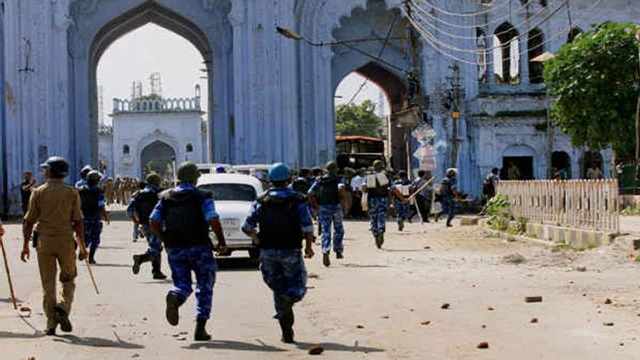 আক্রান্তদের জন্য খোলা গুরুদ্বার, দুর্বৃত্তদের ঠেকালো দলিতরা, হিন্দু মুসলিমে চলছে টহল আক্রান্তদের জন্য খোলা গুরুদ্বার, দুর্বৃত্তদের ঠেকালো দলিতরা, হিন্দু মুসলিমে চলছে টহল