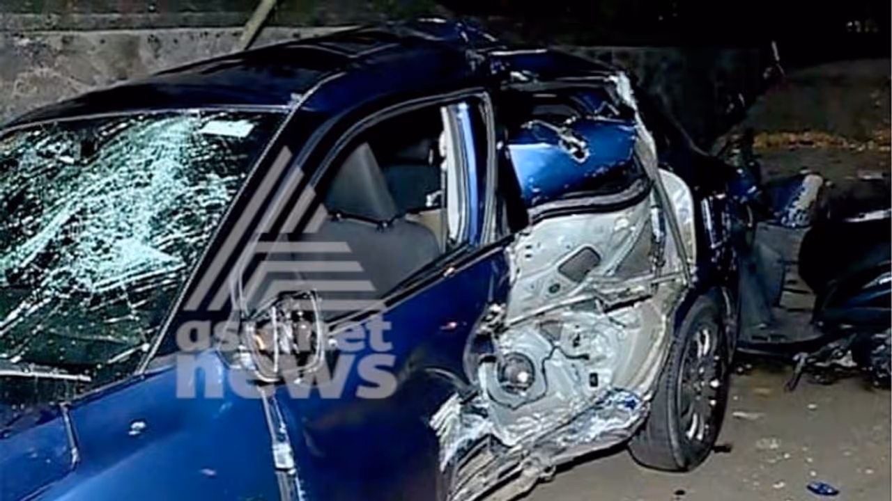 കവടിയാറിൽ കാറപകടം; അഞ്ച് പേർക്ക് പരിക്ക്, മത്സരയോട്ടമെന്ന് സംശയം കവടിയാറിൽ കാറപകടം; അഞ്ച് പേർക്ക് പരിക്ക്, മത്സരയോട്ടമെന്ന് സംശയം