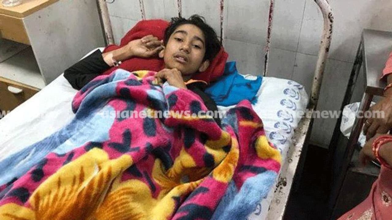 കലാപ ഭൂമിയിൽ നിന്ന് ഫൈസാൻ ജീവിതത്തിലേക്ക്; ദില്ലിയിൽ വെടിയേറ്റു വീണ 14 വയസ്സുകാരന്റെ തിരിച്ചുവരവ് വീഡിയോ കലാപ ഭൂമിയിൽ നിന്ന് ഫൈസാൻ ജീവിതത്തിലേക്ക്; ദില്ലിയിൽ വെടിയേറ്റു വീണ 14 വയസ്സുകാരന്റെ തിരിച്ചുവരവ് വീഡിയോ