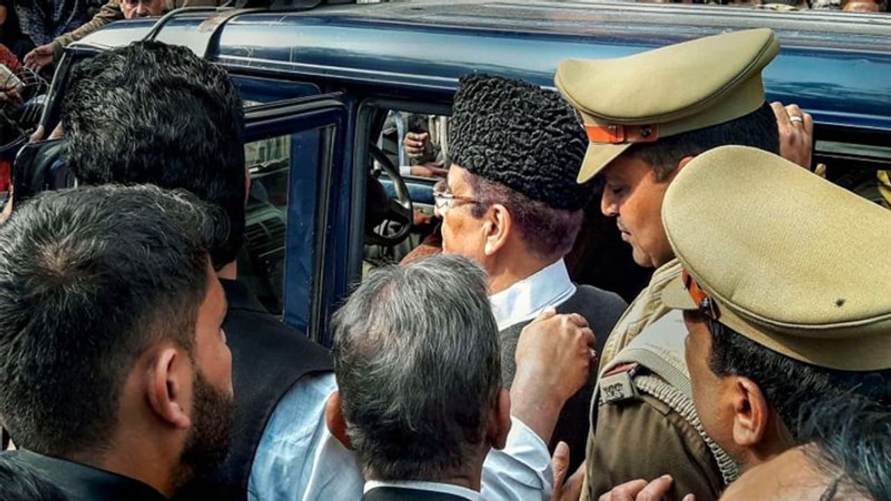 योगी ने रामपुर में खत्म कर दी आजम की सियासत, फिलहाल परिवार समेत जेल में रहेंगे सपा नेता