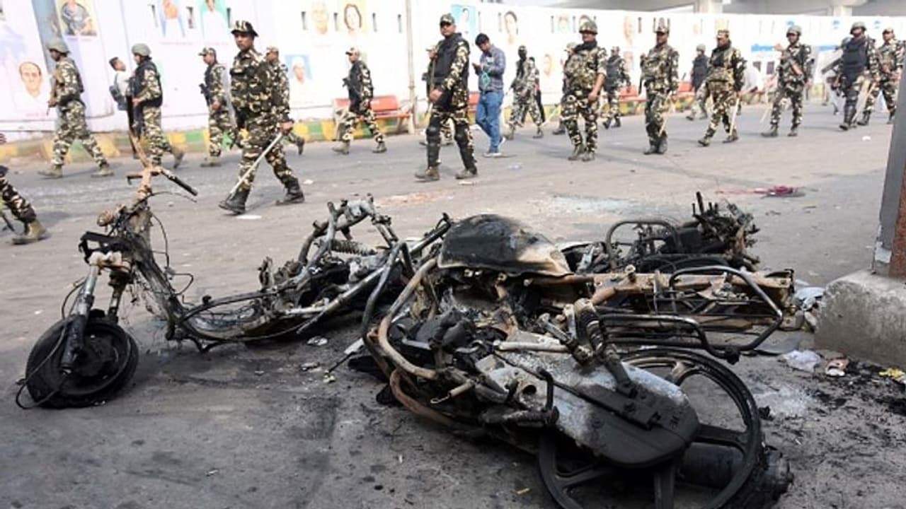 হোয়াটসঅ্যাপেই হয়েছিল দিল্লি হিংসা র ছক, ফুটেজ ধরে ধরে চলছে 'বহিরাগত'দের খোঁজ হোয়াটসঅ্যাপেই হয়েছিল দিল্লি হিংসা র ছক, ফুটেজ ধরে ধরে চলছে 'বহিরাগত'দের খোঁজ