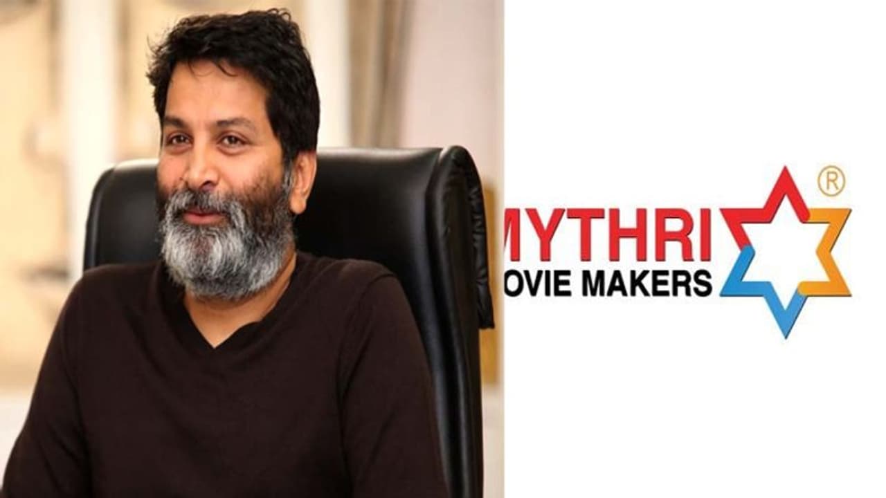 మూడు రెట్లు నష్టపరిహారం.. త్రివిక్రమ్ కు చుక్కలు చూపిస్తున్న 'మైత్రి' ?