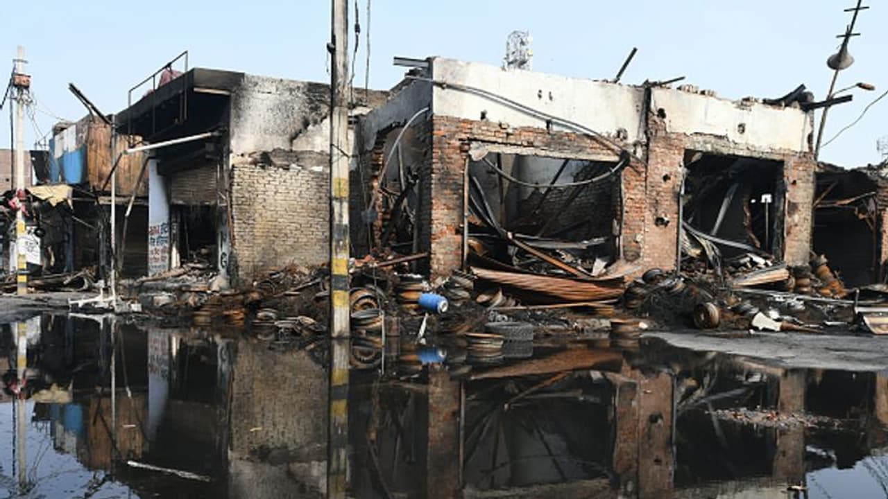 ఢిల్లీ అల్లర్లు.. నిండు గర్భిణీపై దాడి.. మిరాకిల్ అంటున్న డాక్టర్లు ఢిల్లీ అల్లర్లు.. నిండు గర్భిణీపై దాడి.. మిరాకిల్ అంటున్న డాక్టర్లు