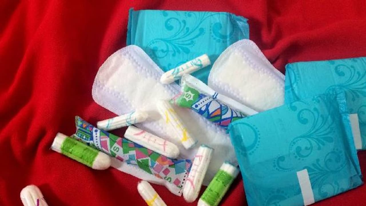 ഇനി പാഡുകള്ക്ക് പണം നല്കേണ്ട; ലോകത്താദ്യമായി സാനിറ്ററി ഉത്പന്നങ്ങള് സൗജന്യമാക്കി സ്കോട്ട്ലാന്റ് ഇനി പാഡുകള്ക്ക് പണം നല്കേണ്ട; ലോകത്താദ്യമായി സാനിറ്ററി ഉത്പന്നങ്ങള് സൗജന്യമാക്കി സ്കോട്ട്ലാന്റ്