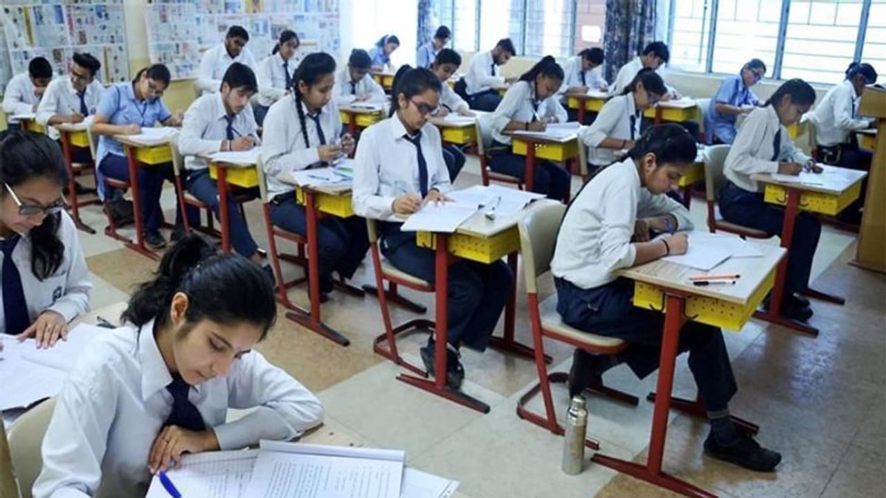 10,12ನೇ ತರಗತಿ ಪರೀಕ್ಷೆ ನಡೆಸಲು ಸಿದ್ಧತೆ, ವಿದ್ಯಾರ್ಥಿಗಳೇ ತಯಾರಾಗಿರಿ..!