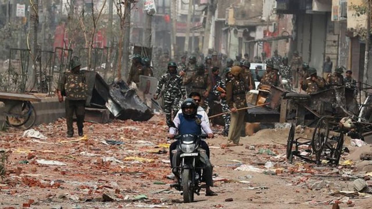 দিল্লির হিংসায় মৃতের সংখ্যা বেড়ে ৩৮, আশঙ্কাজনক আরও কয়েকজন