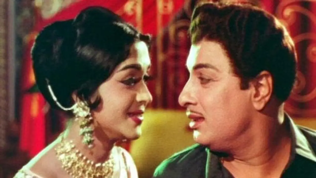 Rewind: எம்.ஜி.ஆரை பற்றி தெரிந்திருந்தும் சரோஜா தேவி செய்த செயல்.. கோபமான எம்.ஜி.ஆர்.. 