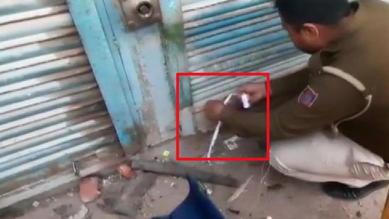 दिल्ली हिंसा: क्राइम ब्रांच की SIT गठित, ताहिर हुसैन के खिलाफ दयालपुर थाने में मामला दर्ज