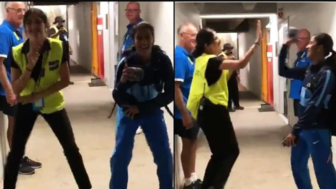 గెలుపు ఇచ్చిన కిక్కు: సెక్యూరిటీ గార్డుతో కలిసి టీమిండియా క్రికెటర్ స్టెప్పులు, వైరల్